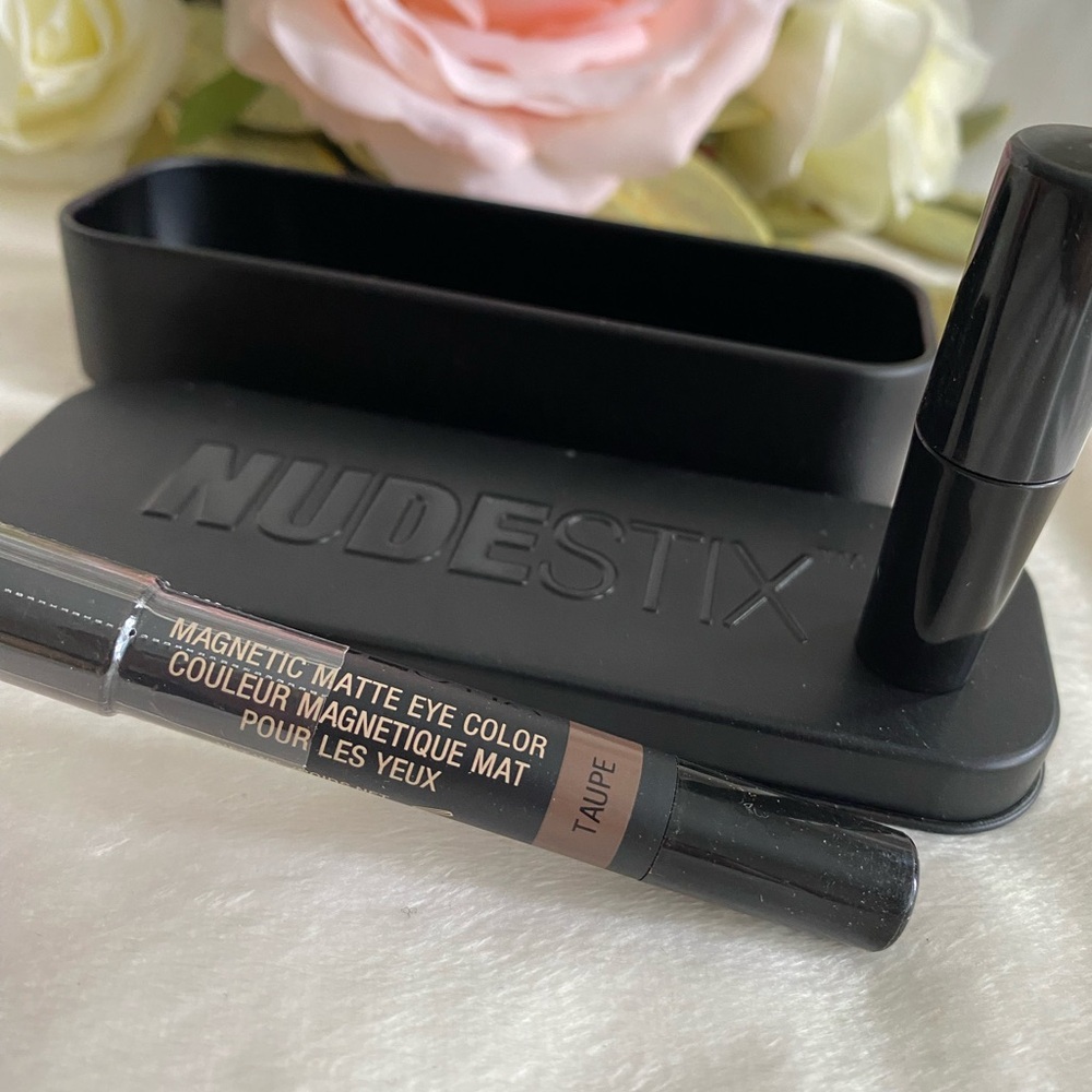 NUDESTIX Magnetic Matte Eye Color - Taupe